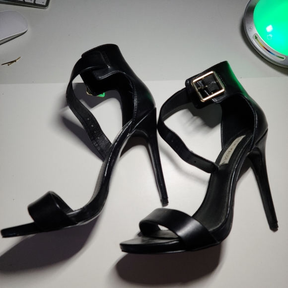 Stillettos - Picture 3 of 3